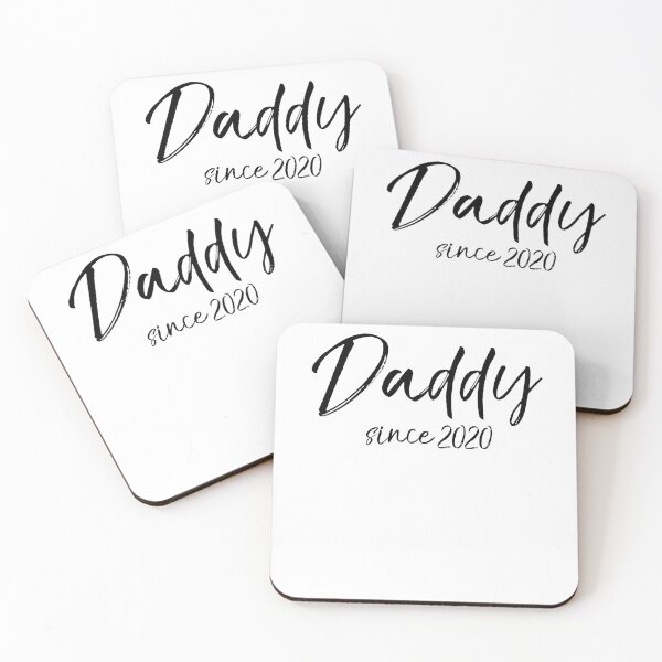 Aperçu de l'œuvre Daddy Since 2020 Father's Day Gift créée et vendue par TNDesignStudio.