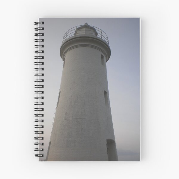 Aperçu de l'œuvre Phare de Tasmanie au coucher du soleil créée et vendue par EmmaLe.