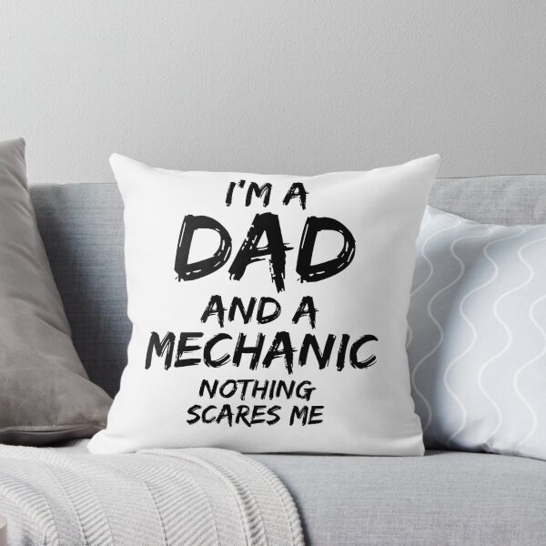 Artikelvorschau, Funny I'm a Dad and a Mechanic Nothing Scares Me Father's Day Gift entworfen und verkauft von TNDesignStudio.