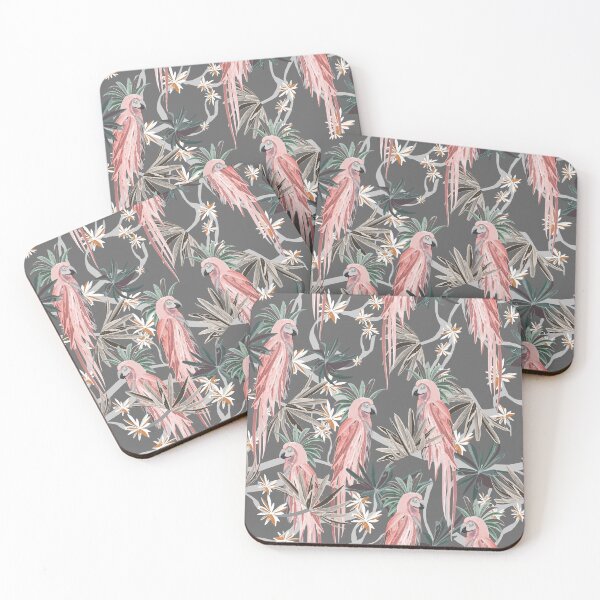 Aperçu de l'œuvre Perroquets rouges et motif floral de feuilles vertes sur gris foncé créée et vendue par Robin Jensen.