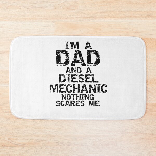 Aperçu de l'œuvre I'm a Dad and a Diesel Mechanic Nothing Scares Me Father's Day Gift créée et vendue par TNDesignStudio.
