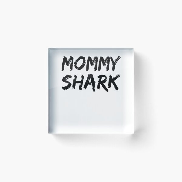 Aperçu de l'œuvre Mommy Shark Father's Day Gift créée et vendue par TNDesignStudio.