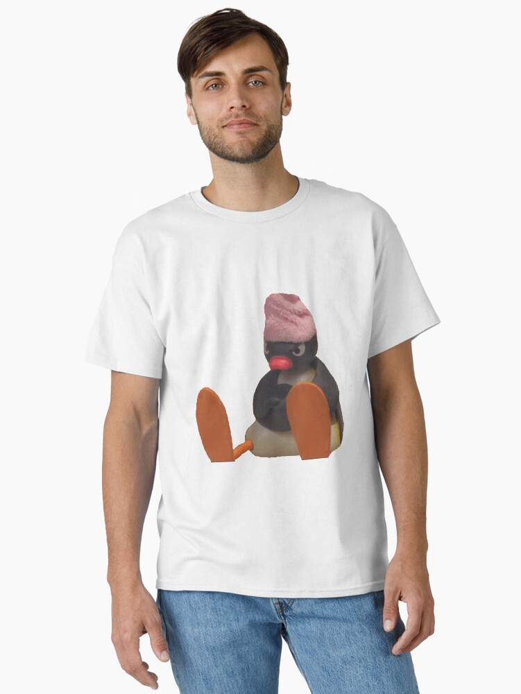 Imagen 1 de 7, Camiseta clásica con la obra Humor de pingüinos en la ducha, diseñada y vendida por Chrisafina.