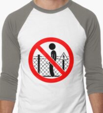 Don't wizz on the electric fence Men's Baseball ¾ T-Shirt