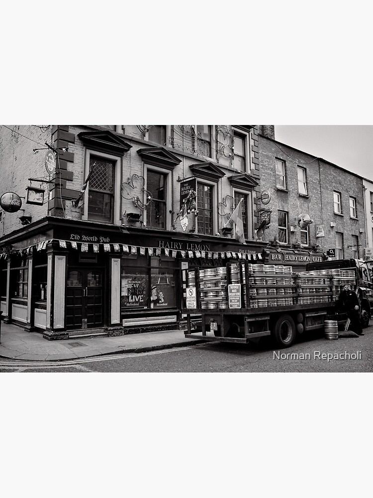 Precious cargo for a pub - Dublin by keystone