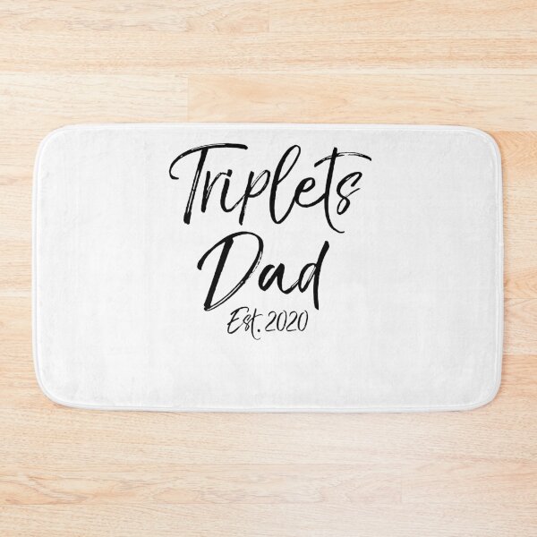 Aperçu de l'œuvre Triplets Dad Est. 2020 Father's Day Gift créée et vendue par TNDesignStudio.