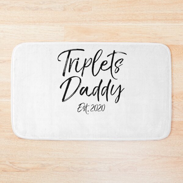 Aperçu de l'œuvre Triplets Daddy Est. 2020 Father's Day Gift créée et vendue par TNDesignStudio.