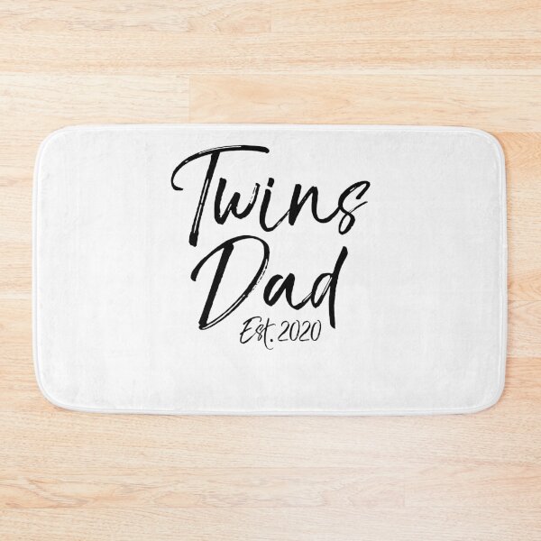 Aperçu de l'œuvre Twins Dad Est. 2020 Father's Day Gift créée et vendue par TNDesignStudio.