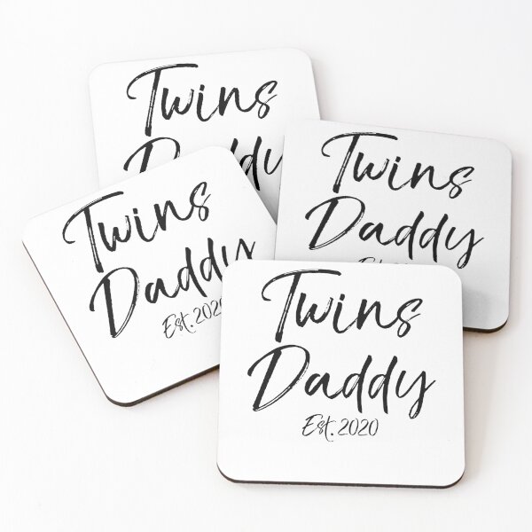 Artikelvorschau, Twins Daddy Est. 2020 Father's Day Gift entworfen und verkauft von TNDesignStudio.