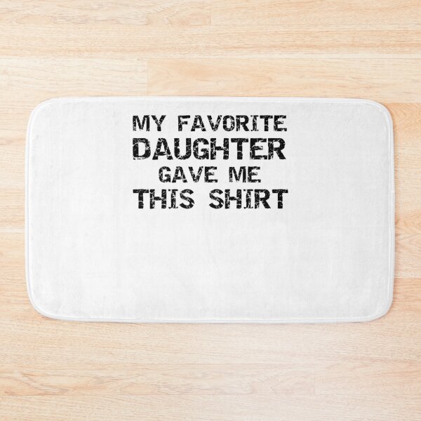 Aperçu de l'œuvre Vintage My Favorite Daughter Gave Me This Shirt Father's Day Gift créée et vendue par TNDesignStudio.