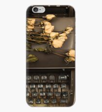 Typewriter, Tea and Dried Flowers iPhone-Hülle & Cover