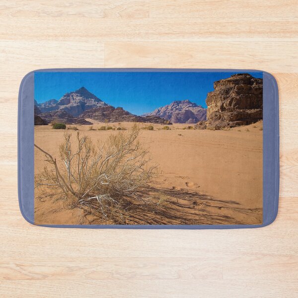 Artikelvorschau, Jordanien. Wadi Rum. Sand, Berge und Vegetation. entworfen und verkauft von vadim19.