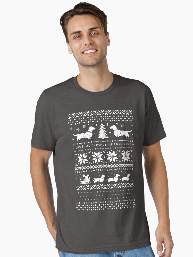 Thumbnail 1 von 7, Essential T-Shirt, und Hunde, die einen Schlitten mit einem Eichhörnchen ziehen. designt und verkauft von ShortCoffee.