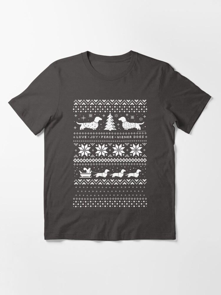Thumbnail 3 von 7, Essential T-Shirt, und Hunde, die einen Schlitten mit einem Eichhörnchen ziehen. designt und verkauft von ShortCoffee.