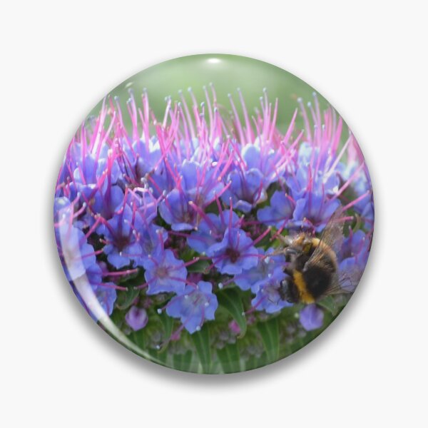 Artikelvorschau, Biene und die lila Blumen entworfen und verkauft von lizdomett.