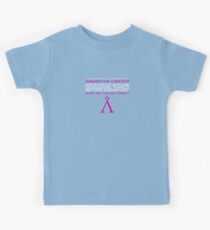 She blows up suns and saves entire planets before breakfast. (Clothes/pink design)) Kids Tee