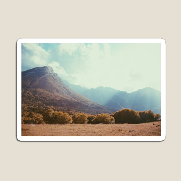 Mountains in the background V Magnet