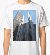 Camiseta clásica St. Patricks Cathedral and Reflection, 5th Avenue, New York City