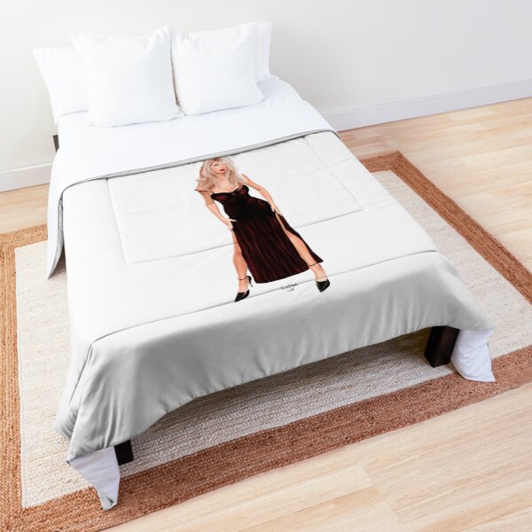 Tasha - Blondine im weinroten Samtkleid Tagesdecke