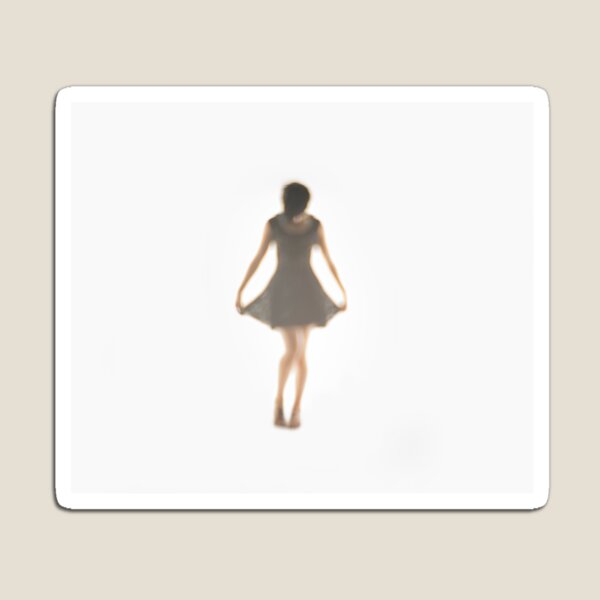Curtsey Magnet