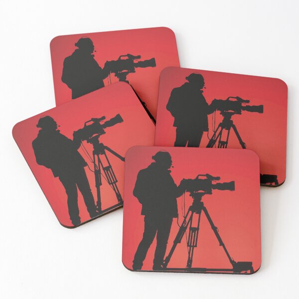 Aperçu de l'œuvre Caméraman Silhouette sur fond rouge créée et vendue par dudethecreator.