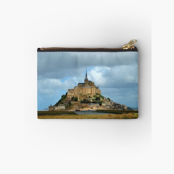 Item preview, La Maravilla del Mundo Occidental forma una torre en el corazón de una inmensa bahía invadida por las mareas más altas de Europa.
A petición del arcángel Michel, jefe de la milicia celestial, Aubert designed and sold by Lanis Rossi.