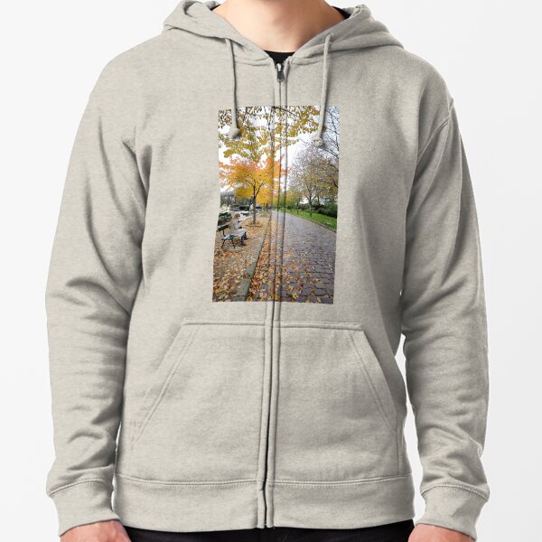 Automne au cimitiere du pere lachaise Zipped Hoodie