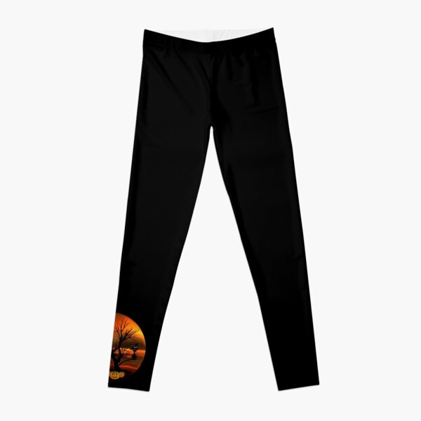 Halloween Katze mit Zauberhut in einem blattlosen Baum, leuchtende Kürbisse, Fledermäuse und eine alte Villa Leggings