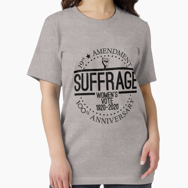 Vista previa del artículo con la obra «Suffrage XIX Centennial 1920-2020 Women's Right To Vote Shirt Gear», diseñado y vendido por DynamicDesign.