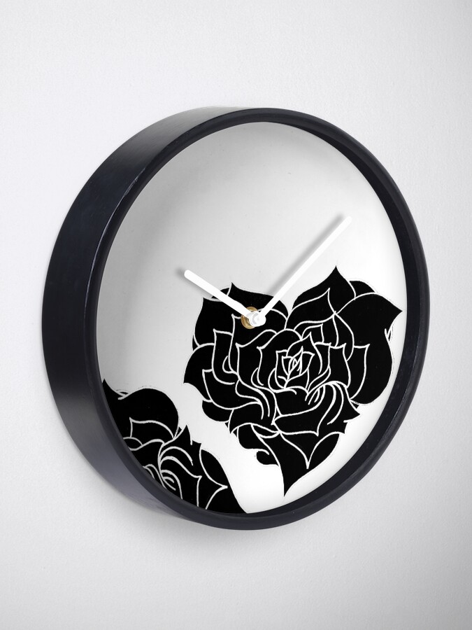 Aperçu 1 sur 4. Horloge avec l'œuvre Motif rose minimale - noir créée et vendue par Onirographica.