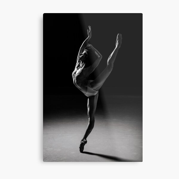 Ballerina en Pointe Metal Print