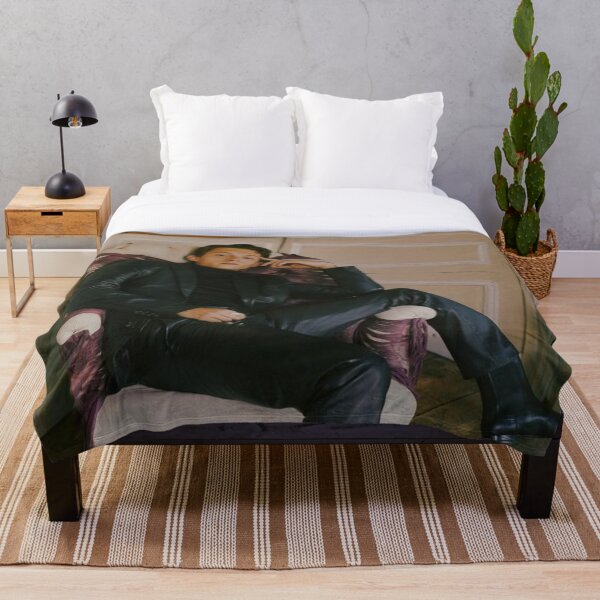 tom holland Throw Blanket