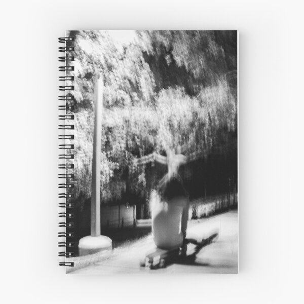 Artikelvorschau, Schwarz-Weiß-Porträt (Longboarding unter Lampenlicht) entworfen und verkauft von Smeekeeper.