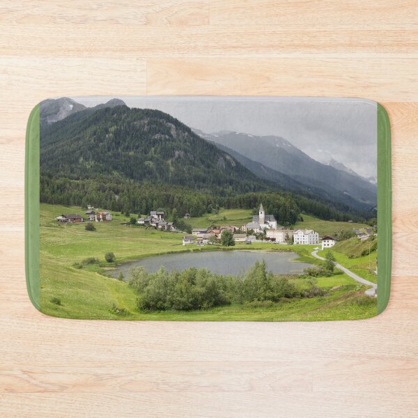 Artikelvorschau, Fontana und See Tarasp entworfen und verkauft von Yair Karelic.