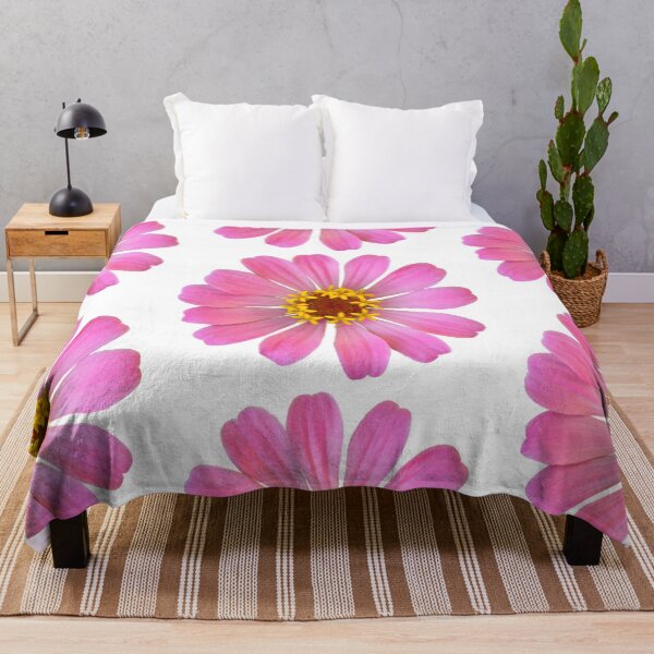 Item preview, Primer plano de una flor de zinnia rosa designed and sold by 104paul.