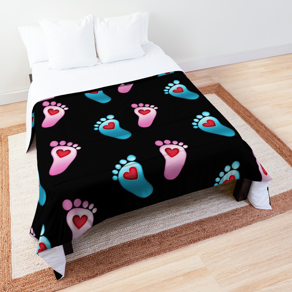 Couvre Lit Bebe Baby Boy Girl Garcon Fille Empreinte Pieds Pied Coeur Par Boom Art Redbubble