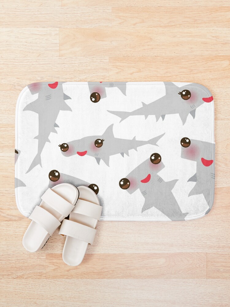 Tapis De Bain Requins Marteaux Motif Sans Couture Dessin Anime Gris Requin Marteau Lisse Winghead Requin Kawaii Avec Des Joues Roses Et Des Yeux Clignotants Positif Souriant Sur Fond Blanc Par Ekaterinap