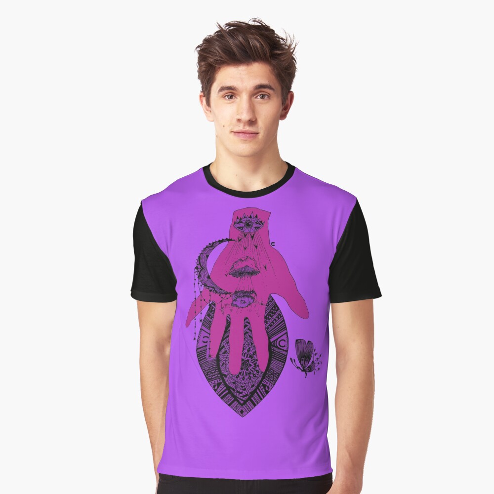Aperçu de l'œuvre T-shirt graphique créée et vendue par atelierdeceza.
