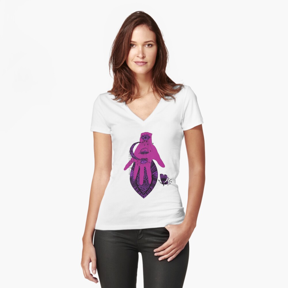 Aperçu de l'œuvre T-shirt moulant col V créée et vendue par atelierdeceza.