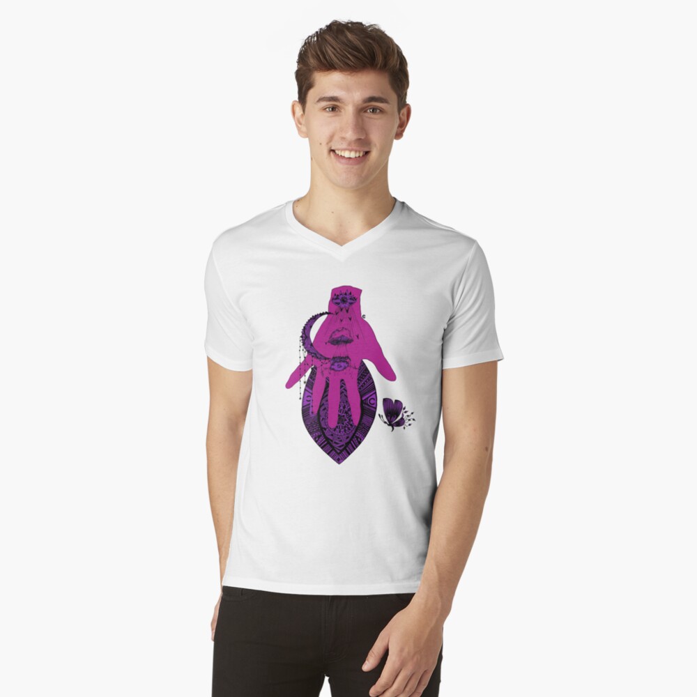 Aperçu de l'œuvre T-shirt col V créée et vendue par atelierdeceza.