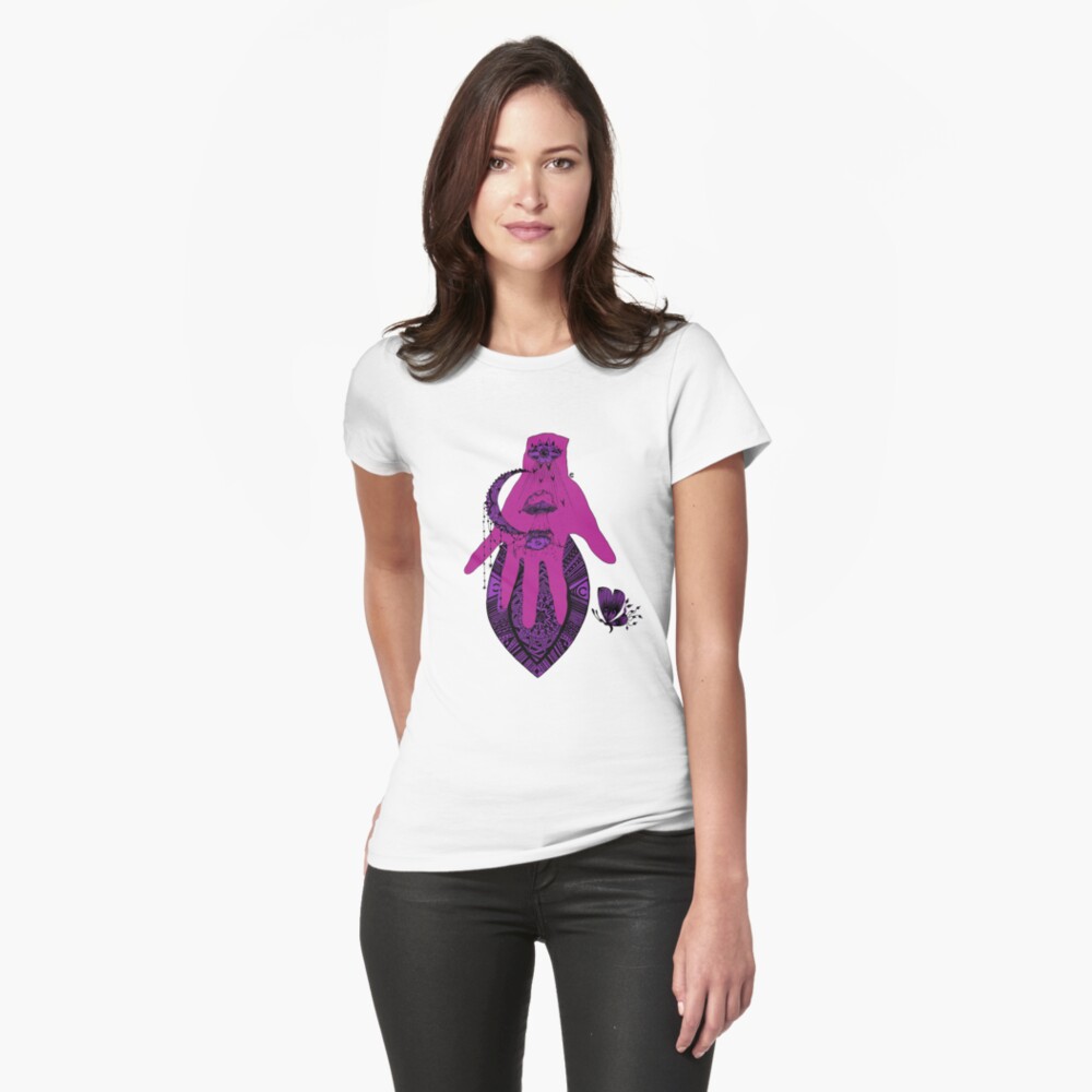 Aperçu de l'œuvre T-shirt moulant créée et vendue par atelierdeceza.