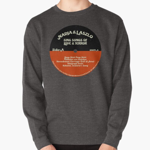 und einer ohne *
Hören Sie zu, wie Ihre Lieblingsvampire Lieder der Liebe und des Terrors singen Pullover