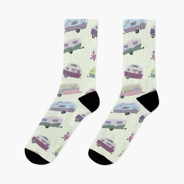 Artikelvorschau, Dieses fröhliche Camper-Muster auf jedem Produkt wird Sie und Ihre Freunde zum Lächeln bringen. entworfen und verkauft von Kris Tonski.