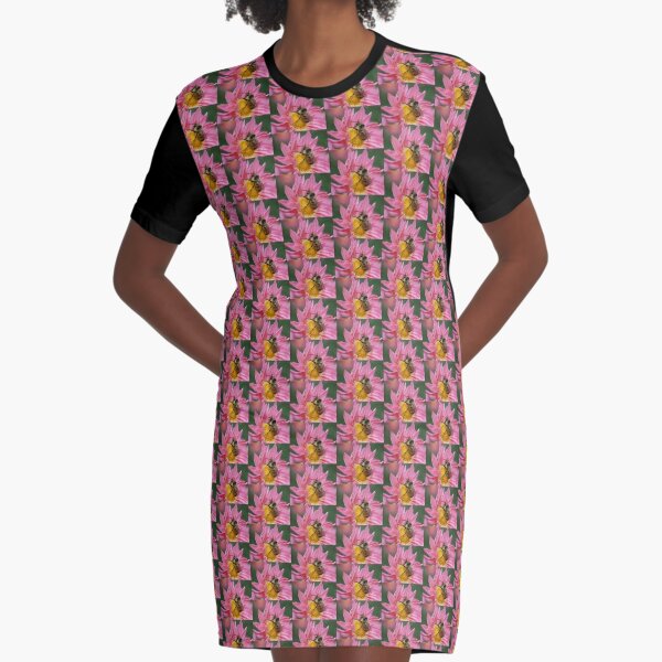 Bumble Bee On Pink Daisy Flower Graphic T-Shirt Dress