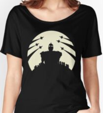 The Giant and the moon. Women's Relaxed Fit T-Shirt