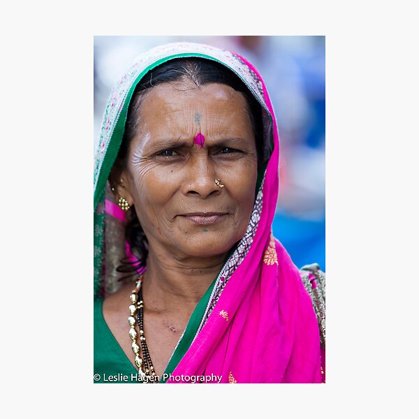 Aperçu de l'œuvre Femme avec Saree rose créée et vendue par Leslie  Hagen.
