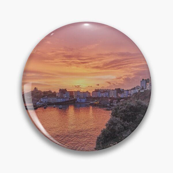Artikelvorschau, Tenby Winter Sonnenaufgang entworfen und verkauft von LouisOkwedy.
