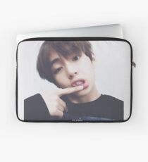 BTS/Bangtan Sonyeondan - Kim Taehyung Selca Laptop Sleeve