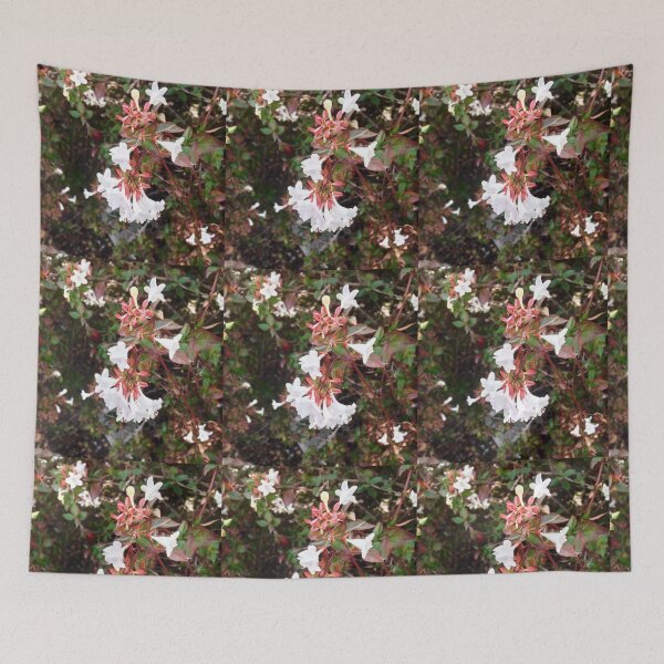 Aperçu de l'œuvre White Flower créée et vendue par Bello Designs.