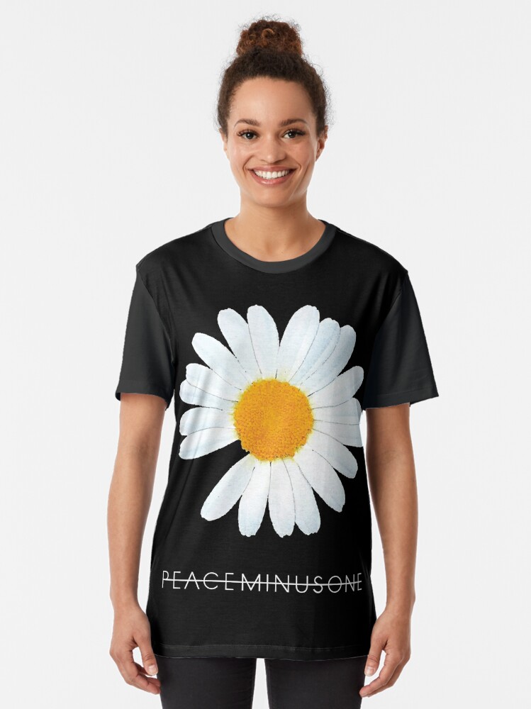 G-Dragon Peaceminusone Daisy Flower (Ania Mardrosyan)